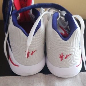 Boys kyrie irving Basketball Shoes